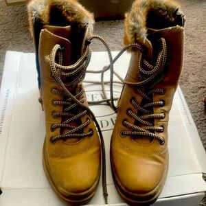 Steve Madden keystone tan size 7